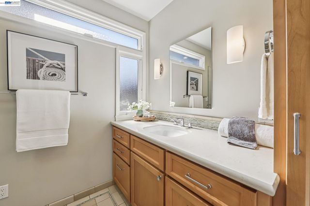 1211 Court St, Alameda, CA 94501