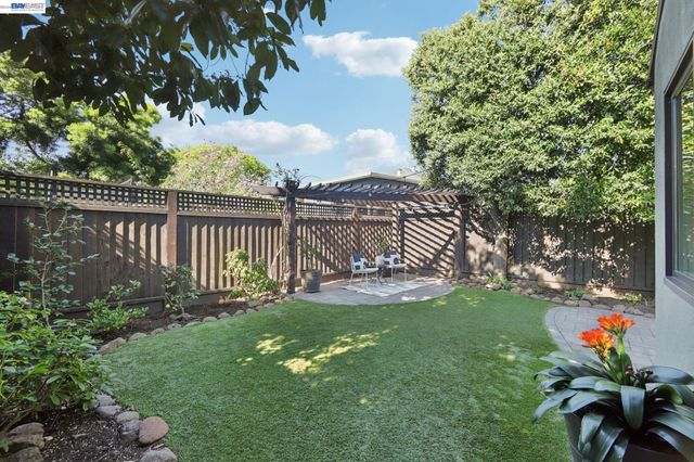 1211 Court St, Alameda, CA 94501