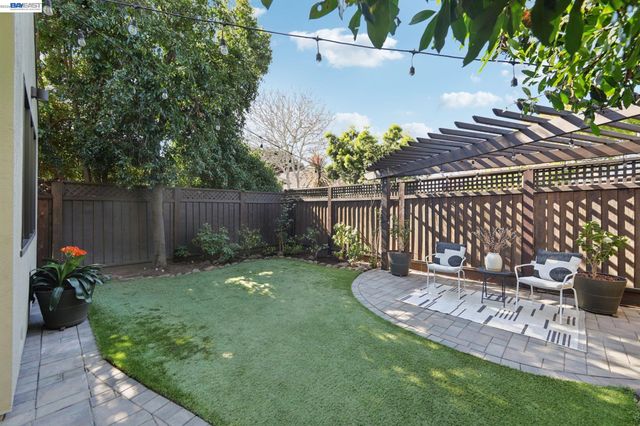 1211 Court St, Alameda, CA 94501