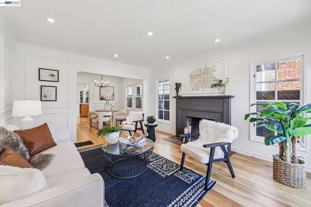 1211 Court St, Alameda, CA 94501