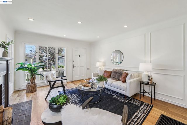 1211 Court St, Alameda, CA 94501