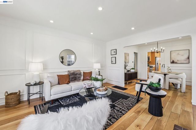 1211 Court St, Alameda, CA 94501