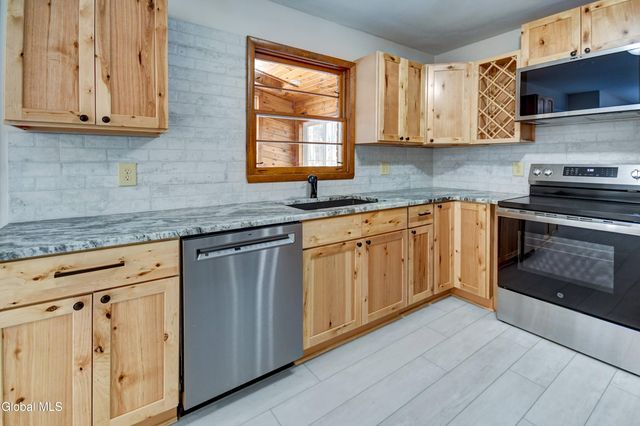 179 Steadwell Road, Amsterdam, NY 12010