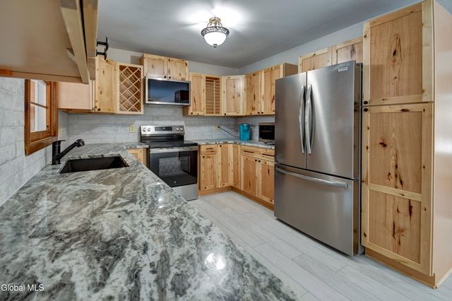 179 Steadwell Road, Amsterdam, NY 12010