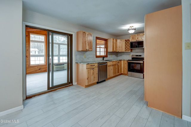 179 Steadwell Road, Amsterdam, NY 12010