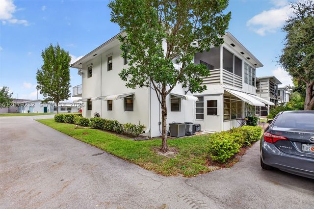 2551 W Golf Blvd 101, Pompano Beach, FL 33064