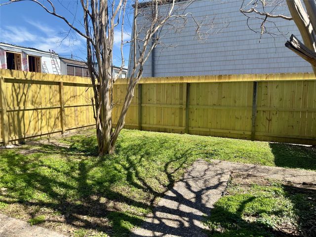 10168 Beekman Place Drive, Houston, TX 77043