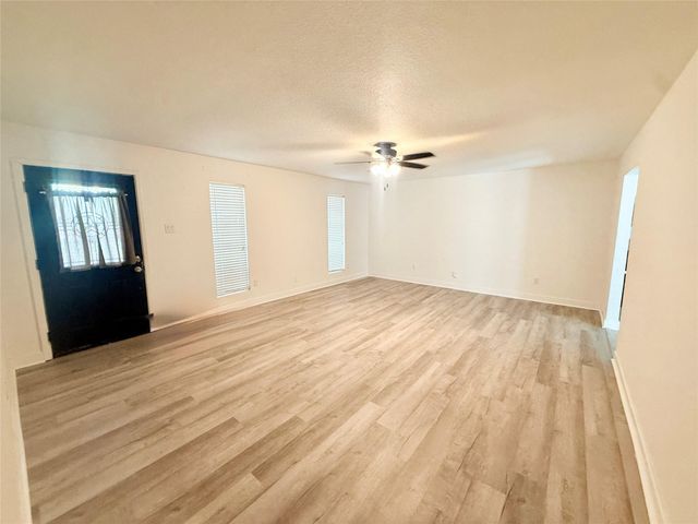1310 Valley Drive, Angleton, TX 77515