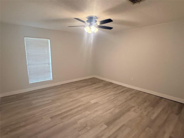 1310 Valley Drive, Angleton, TX 77515