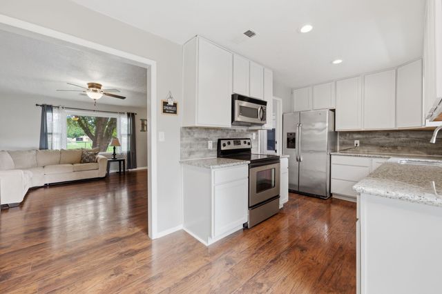 3050 N Coolidge Ave, Wichita, KS 67204