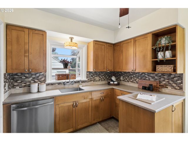 6532 N KNOWLES Ave, Portland, OR 97217