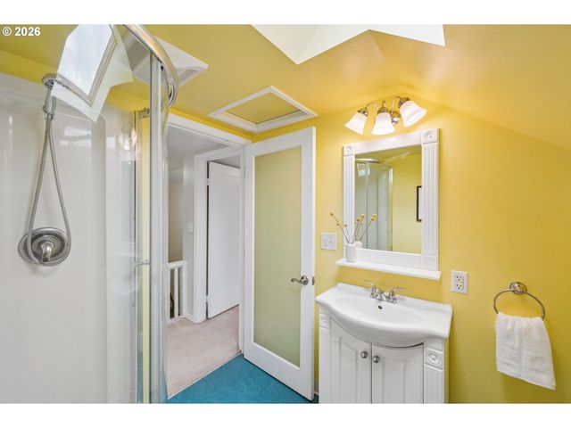 6532 N KNOWLES Ave, Portland, OR 97217