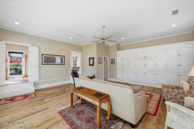 206 Oak Hollow Drive, Madison, MS 39110