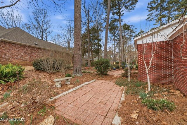 206 Oak Hollow Drive, Madison, MS 39110