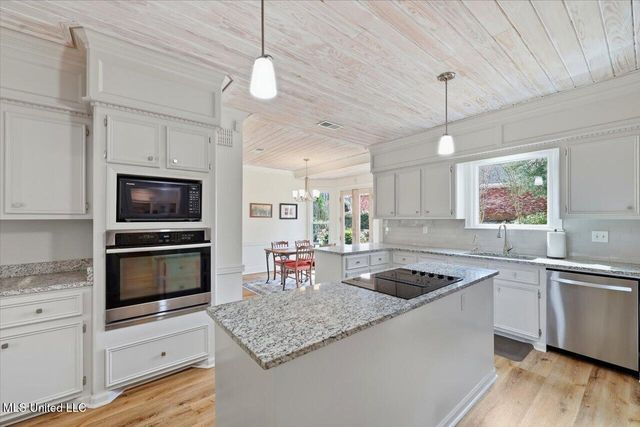 206 Oak Hollow Drive, Madison, MS 39110