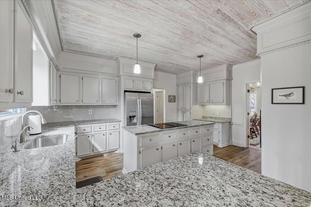 206 Oak Hollow Drive, Madison, MS 39110