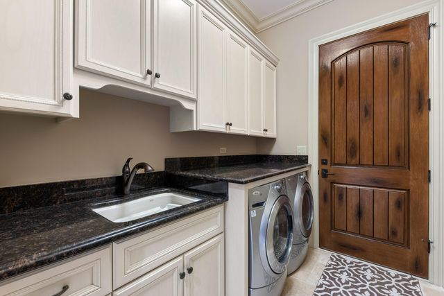 1533 Park West Circle, Munster, IN 46321