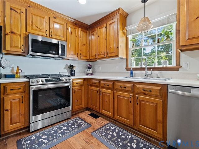9740 Beaver Bridge Rd, Chesterfield, VA 23838
