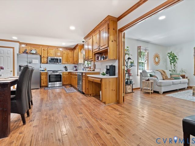 9740 Beaver Bridge Rd, Chesterfield, VA 23838