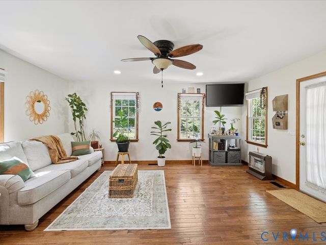 9740 Beaver Bridge Rd, Chesterfield, VA 23838