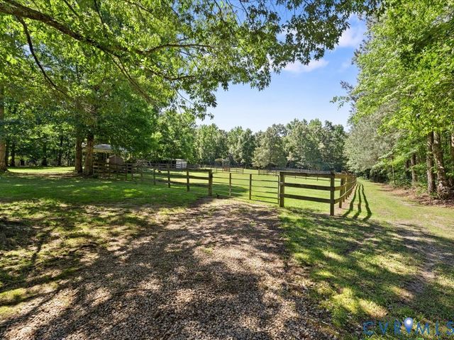 9740 Beaver Bridge Rd, Chesterfield, VA 23838