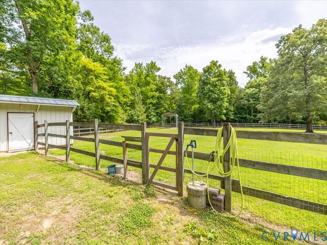 9740 Beaver Bridge Rd, Chesterfield, VA 23838