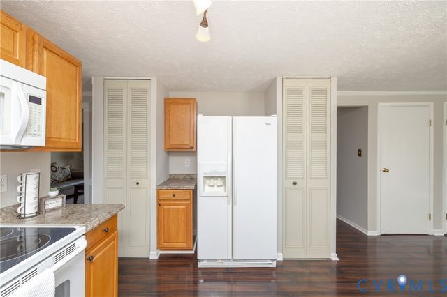 9509 Steamboat Dr, Glen Allen, VA 23060