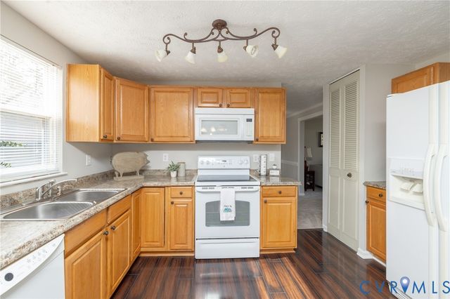 9509 Steamboat Dr, Glen Allen, VA 23060