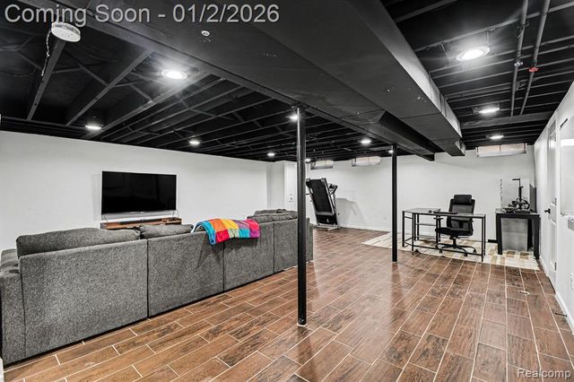 2810 Rhodes Drive, Troy, MI 48083