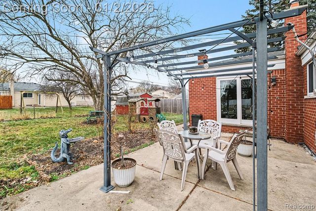 2810 Rhodes Drive, Troy, MI 48083