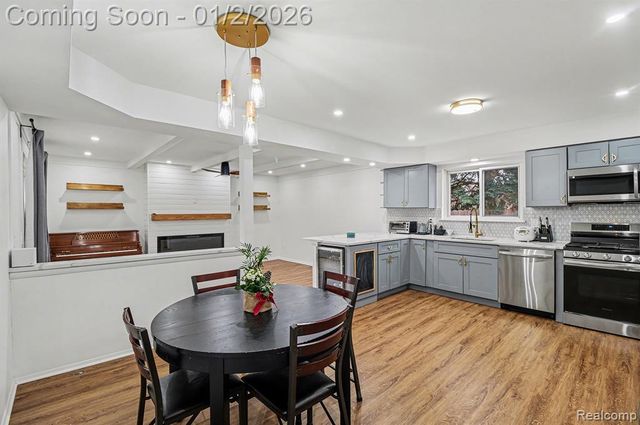 2810 Rhodes Drive, Troy, MI 48083