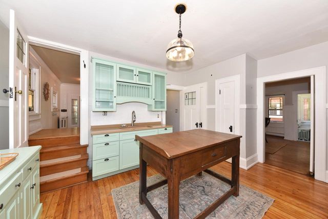 2565 N Grant BOULEVARD, Milwaukee, WI 53210