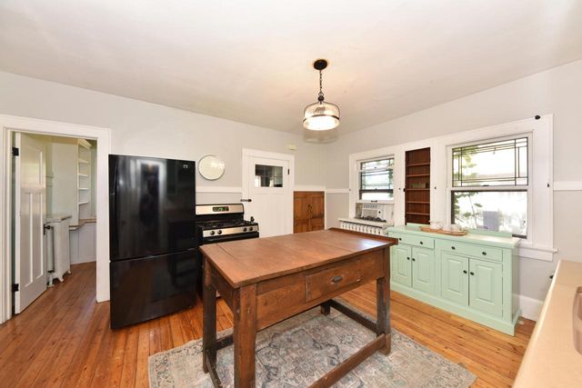 2565 N Grant BOULEVARD, Milwaukee, WI 53210