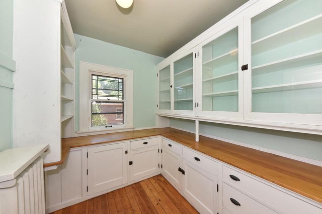 2565 N Grant BOULEVARD, Milwaukee, WI 53210