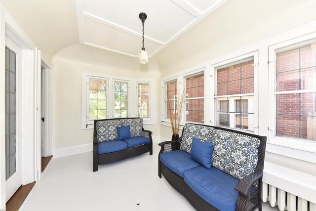 2565 N Grant BOULEVARD, Milwaukee, WI 53210