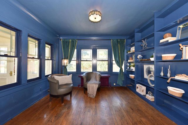 2565 N Grant BOULEVARD, Milwaukee, WI 53210