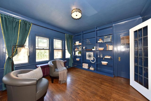 2565 N Grant BOULEVARD, Milwaukee, WI 53210