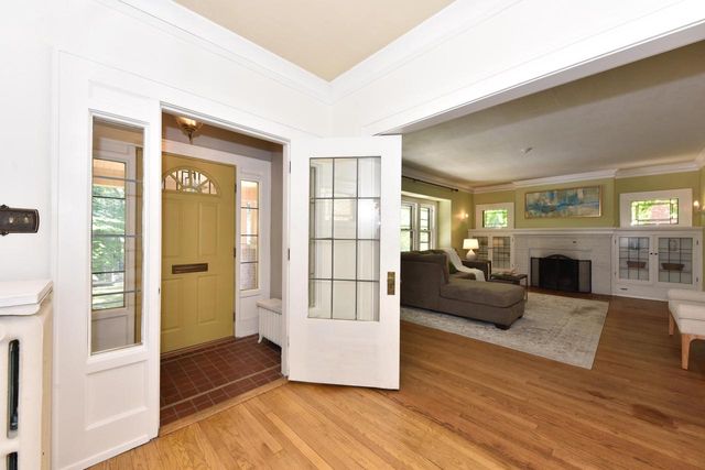 2565 N Grant BOULEVARD, Milwaukee, WI 53210