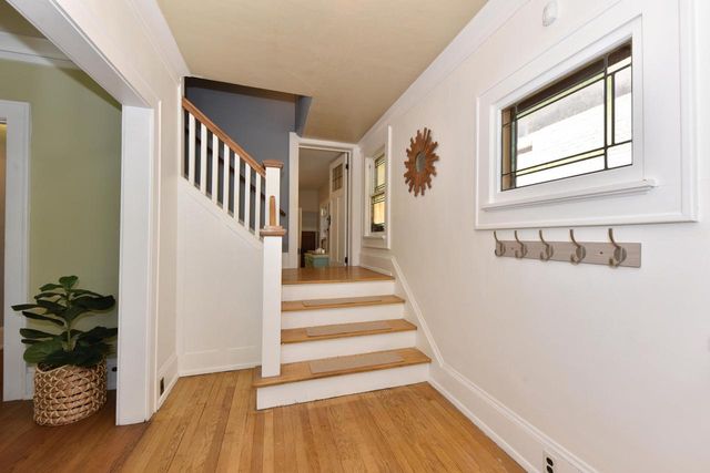 2565 N Grant BOULEVARD, Milwaukee, WI 53210