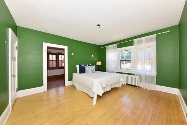 2565 N Grant BOULEVARD, Milwaukee, WI 53210