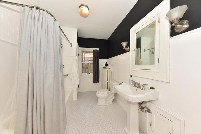 2565 N Grant BOULEVARD, Milwaukee, WI 53210