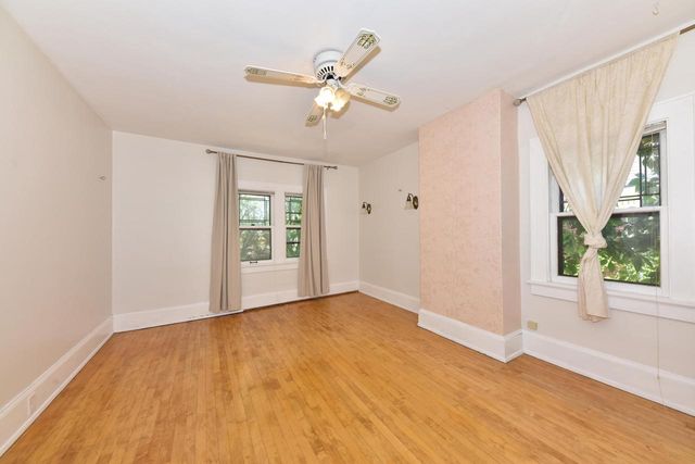 2565 N Grant BOULEVARD, Milwaukee, WI 53210