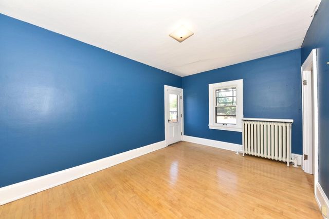 2565 N Grant BOULEVARD, Milwaukee, WI 53210