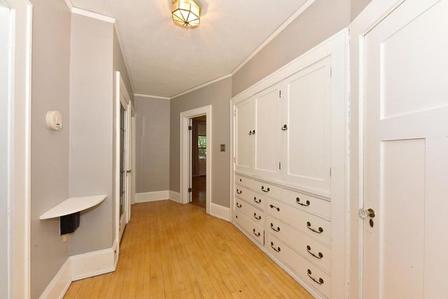 2565 N Grant BOULEVARD, Milwaukee, WI 53210