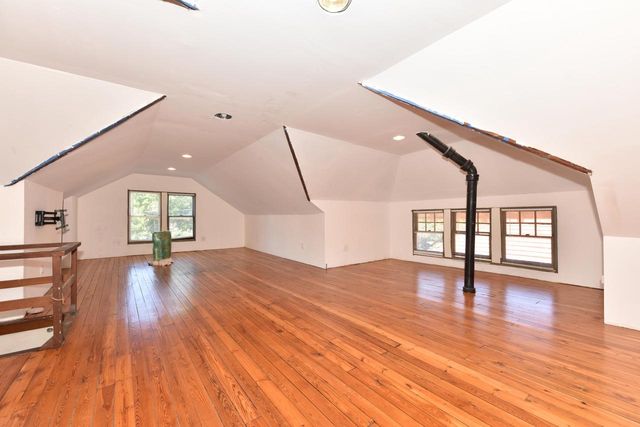 2565 N Grant BOULEVARD, Milwaukee, WI 53210