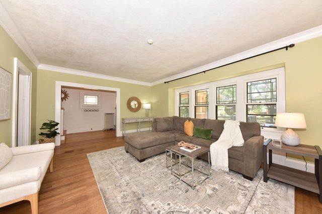2565 N Grant BOULEVARD, Milwaukee, WI 53210