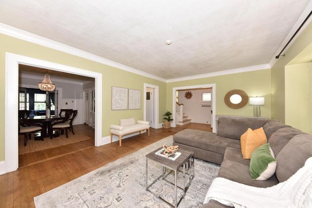 2565 N Grant BOULEVARD, Milwaukee, WI 53210
