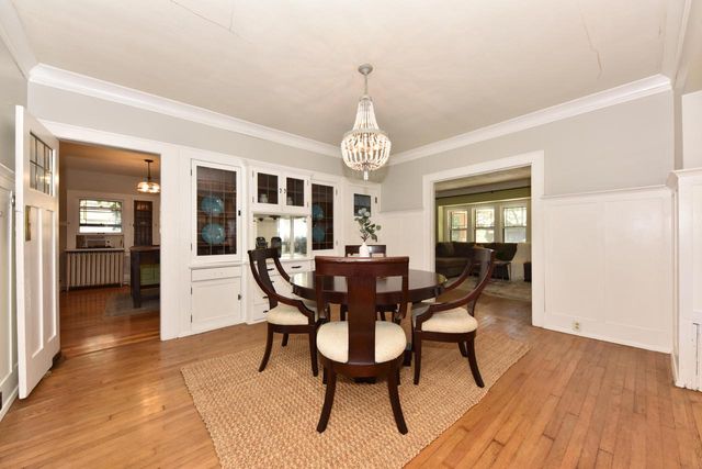 2565 N Grant BOULEVARD, Milwaukee, WI 53210