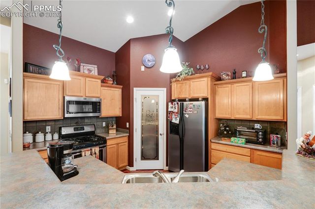 777 Woodleaf Drive, Pueblo, CO 81007