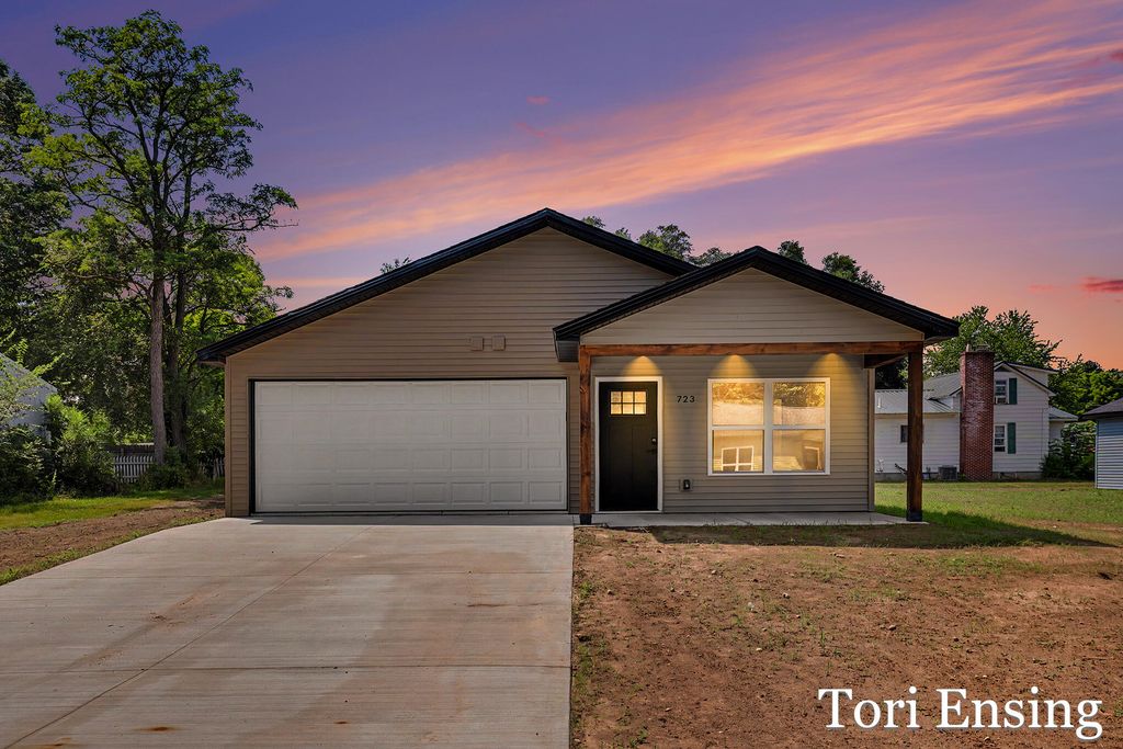723 N Burgess Street, Greenville City, MI 48838